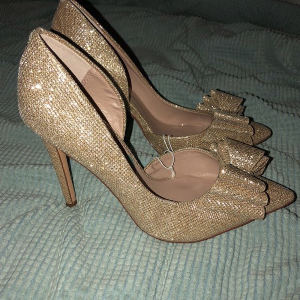 Gold Betsey Johnson pointed toe bow heel